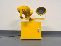 Свет вертодрома маяка аэропорта вращая